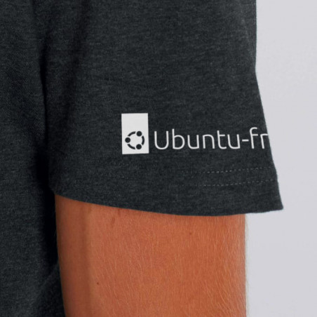 Zoom sur la manche avec le logo Ubuntu-fr.